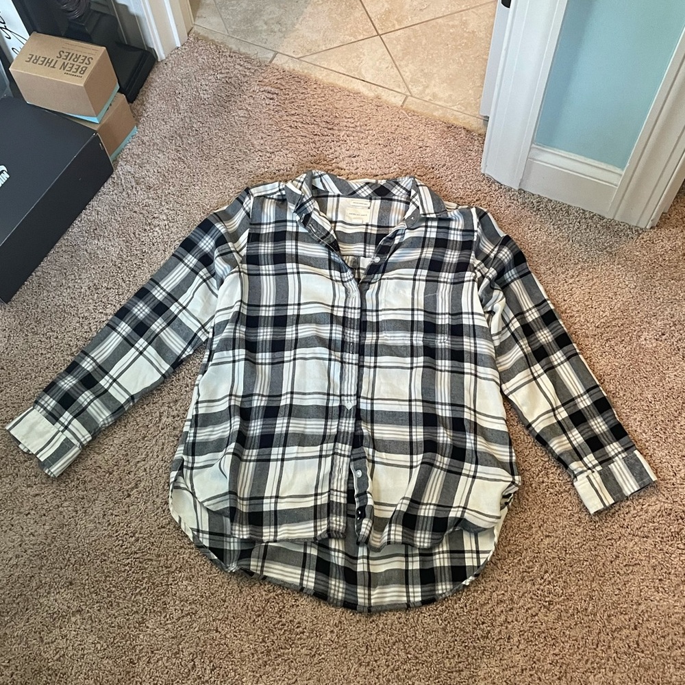 Black & White AE Soft Boyfriend Fit Flannel NWOT L